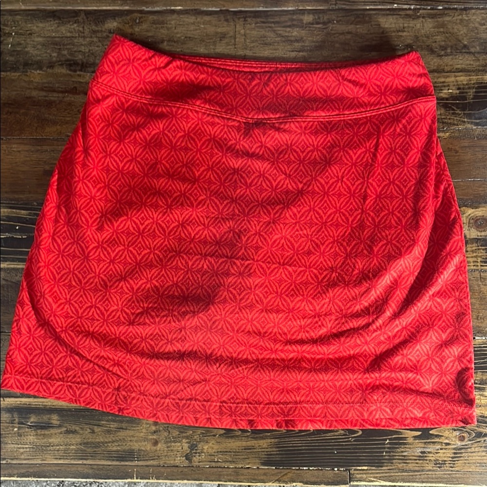 Stretchy red patterned skort - super comfy and great for holidays women’s small